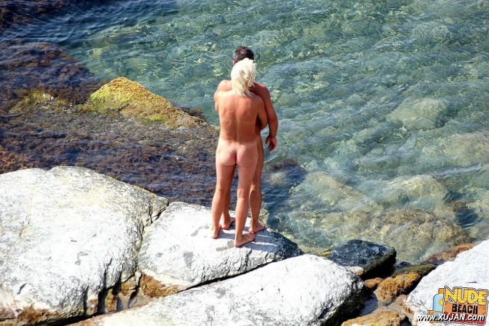 Totally naked couples enjoy sex on the beach - Photo #235073