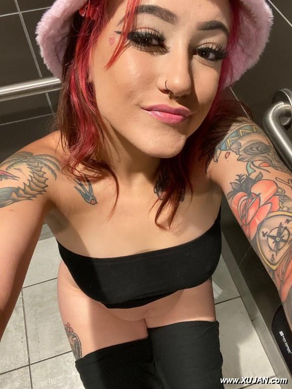 Public Potty Whore - Photo #236158
