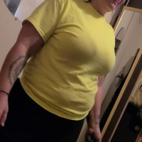 dumb white bitch lookin stupid