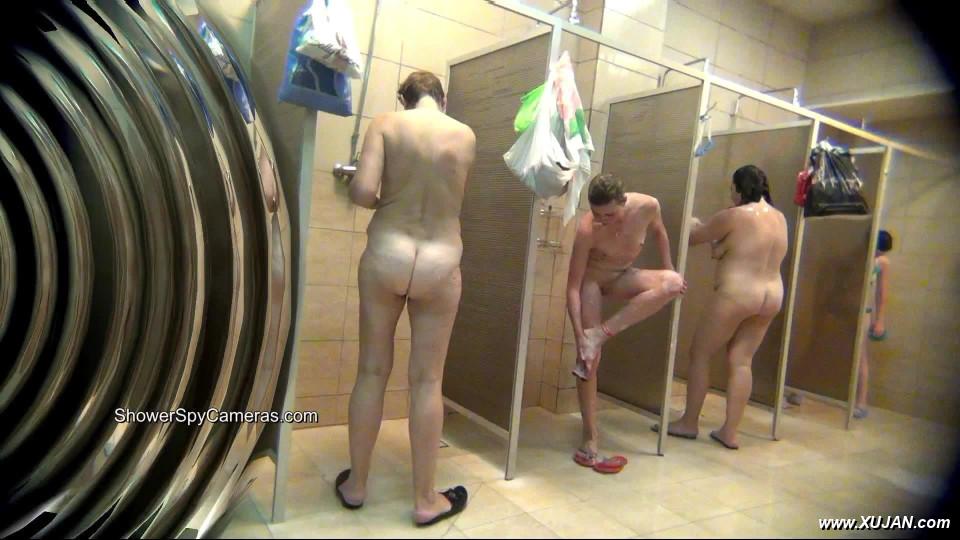Old grannies prefer watching you babes as they shower - Photo #238388