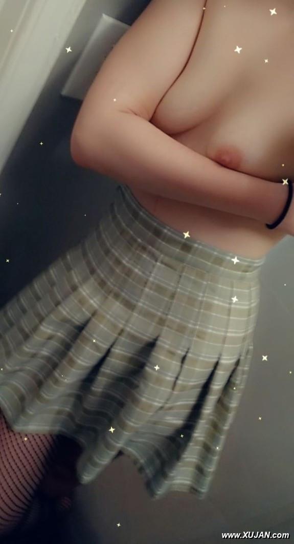 Drinking and trying on new skirts - Photo #239042