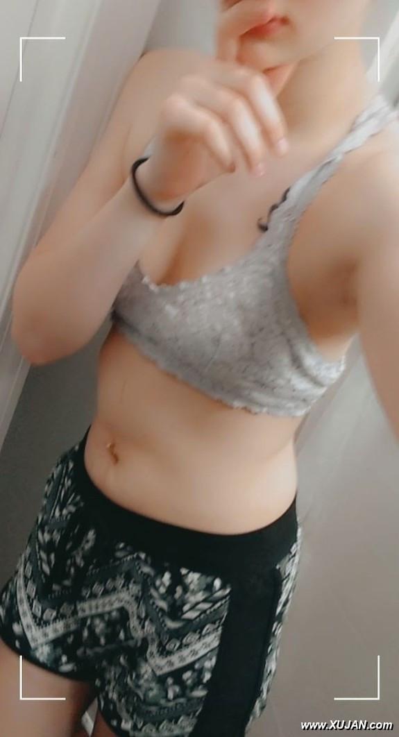 Drinking and trying on new skirts - Photo #239044