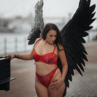 Curvy milfslut