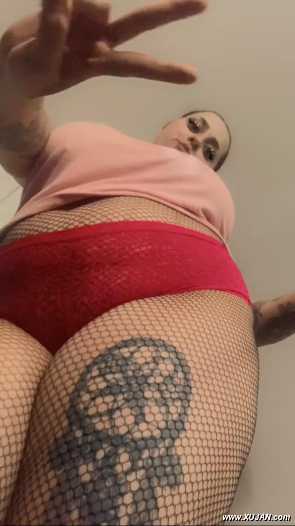 Big super massive titties on big brown eyed white goth slut - Photo #239677