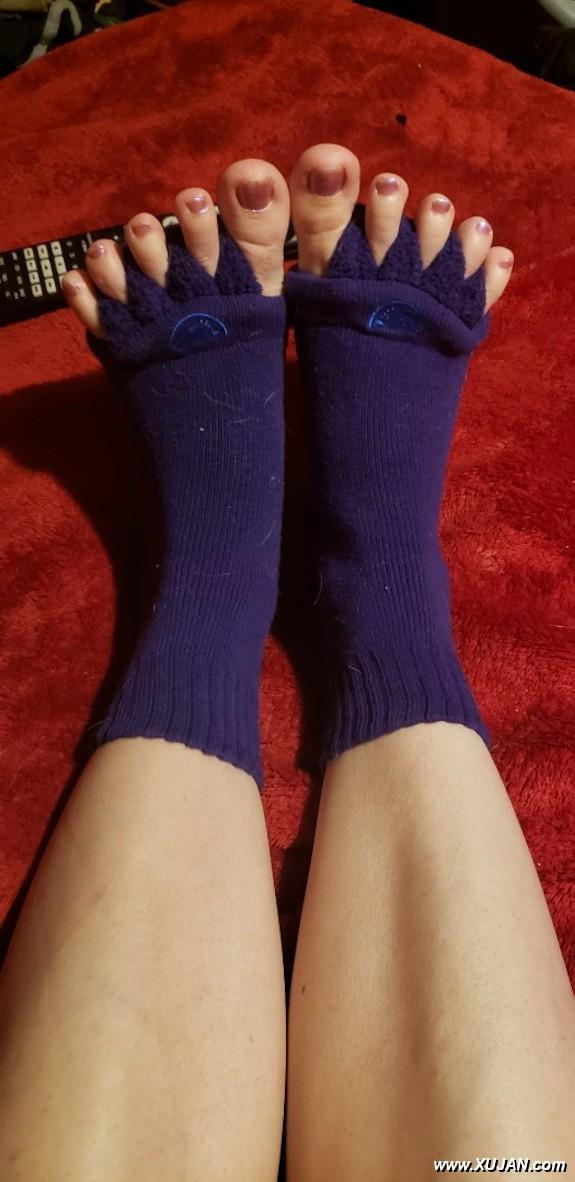 Milk ur cock to my pretty feet and toes - Photo #239800