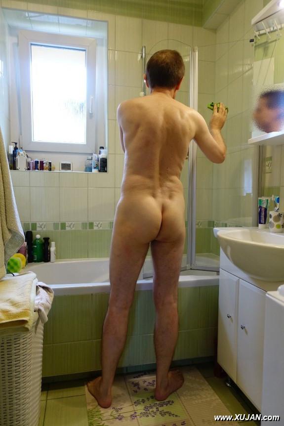 Cleaning the house naked - Photo #240738