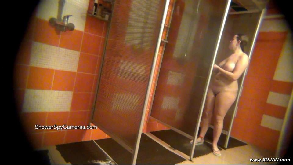 Smooth brunette sex bomb gets naked an poured down - Photo #242256