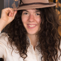 Sliki Smith strips off her new hat and clothes