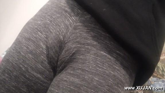 Yoga pants tell all - Photo #243191