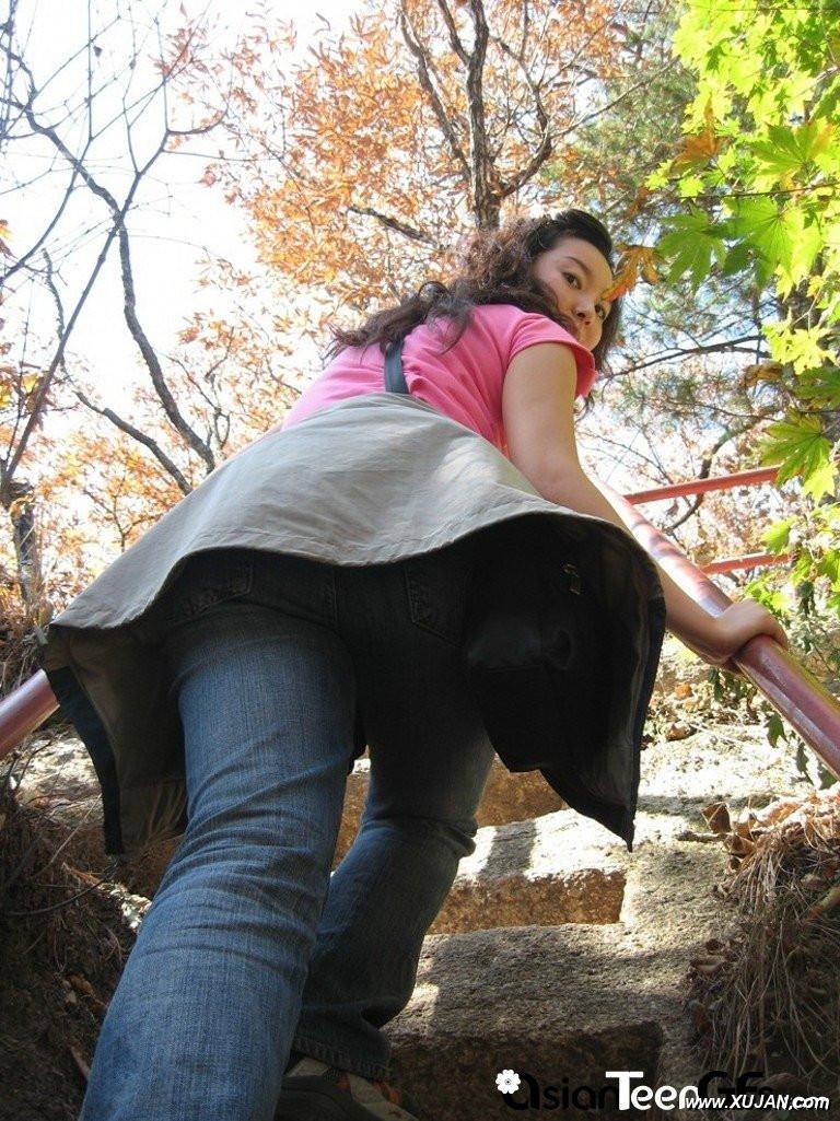 Outdoors blowjob from Asian chick in sunglasses - Photo #245032