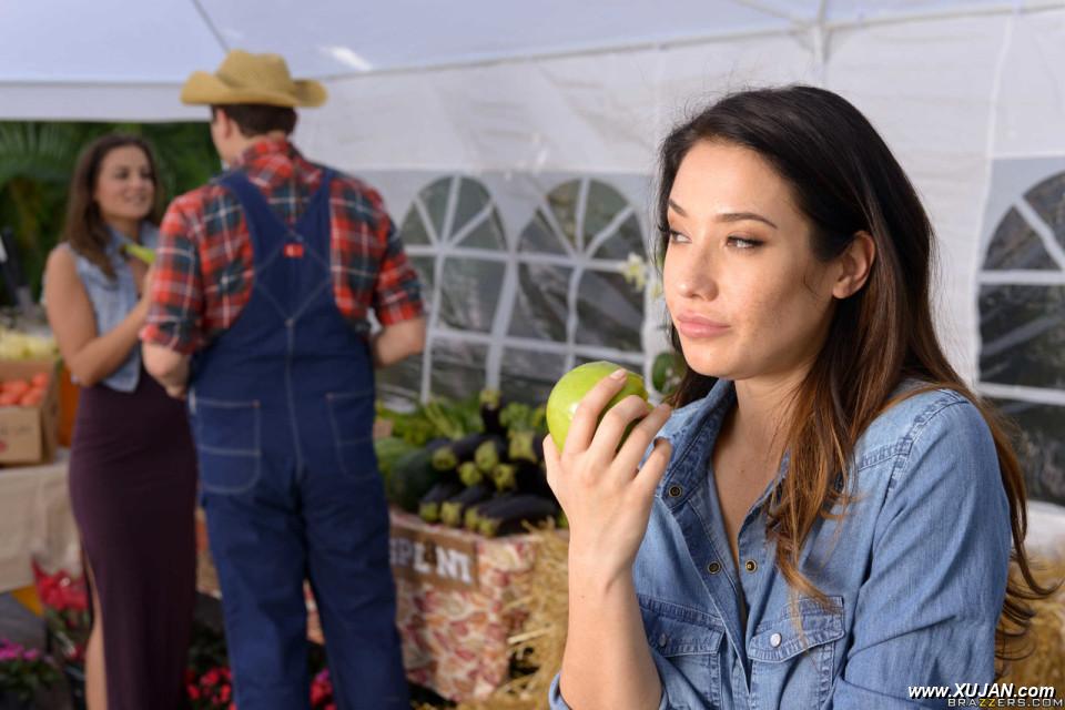 Eva Lovia going to the market and getting a meaty cucumber - Photo #264629