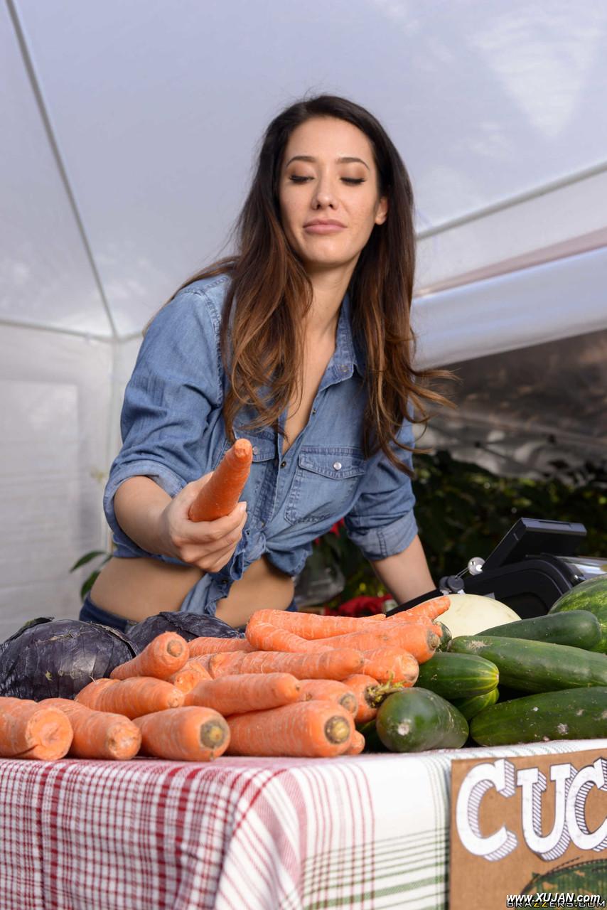 Eva Lovia going to the market and getting a meaty cucumber - Photo #264630