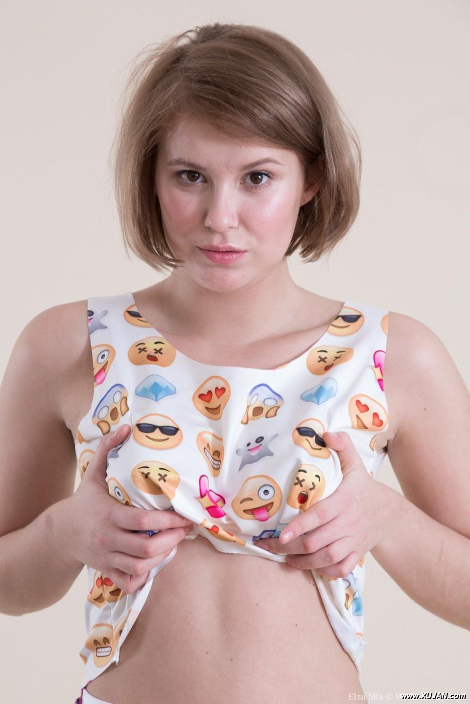 Elza Mian merkatsel e zvarchali emojinerov - Photo #277548