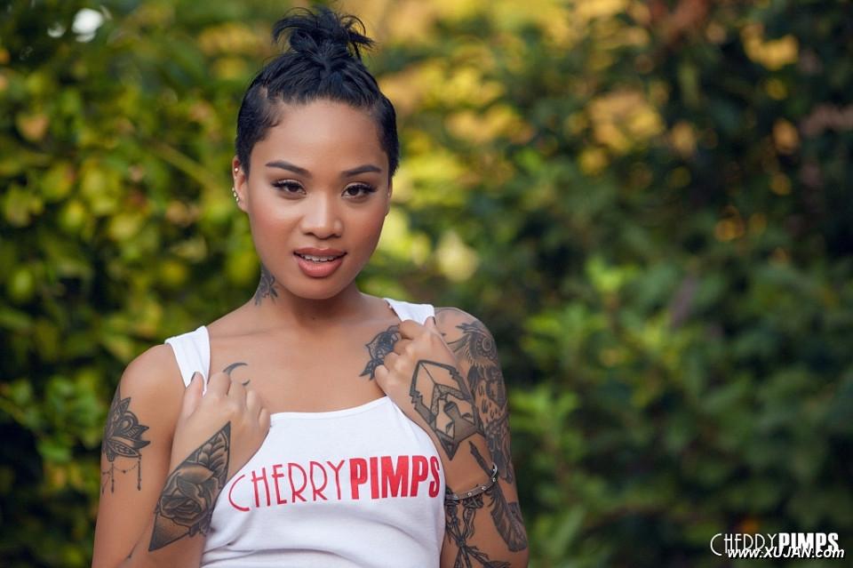 Honey Gold is a young Asian porn actress with firstclass body and tattoos - Photo #277828