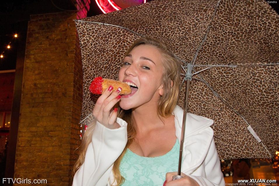 Gorgeous girl Kendra Sunderland knows its forbidden to flash pussy and nipples - Photo #281031