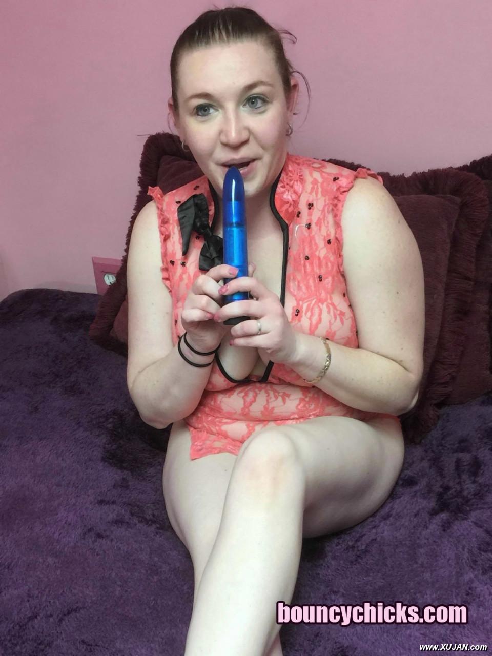 Curvy MILF Meghavor Skye fucks ir hastlik pucy - Photo #290623