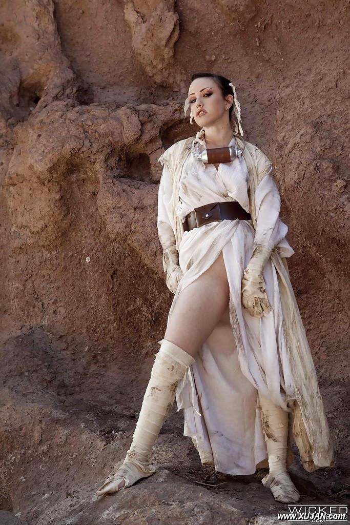 Cosplay pornstar Jennifer White spreading shaved babe pussy outdoors - Photo #294083