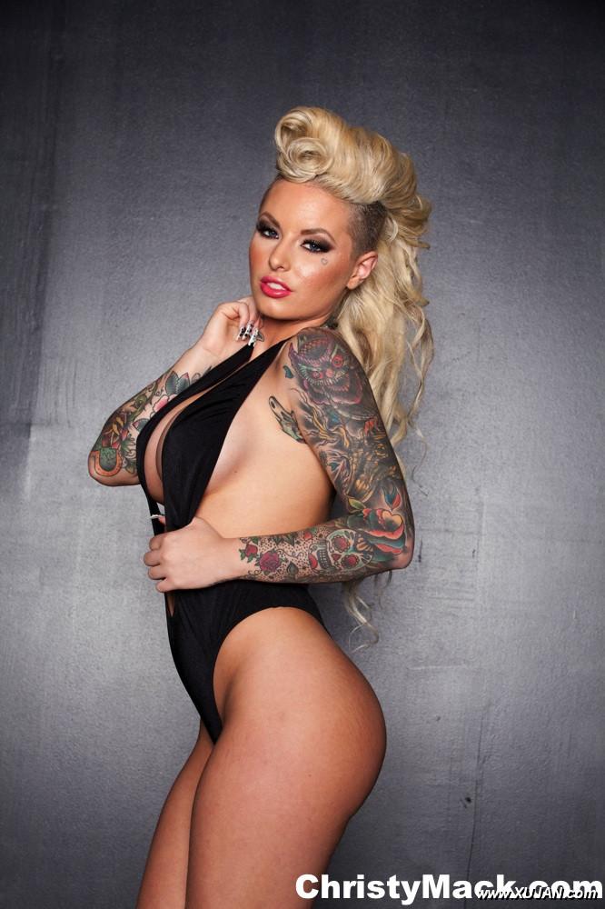 Alluring slut Christy Mack flaunts round big tits stunning tattoos in heels - Photo #302015
