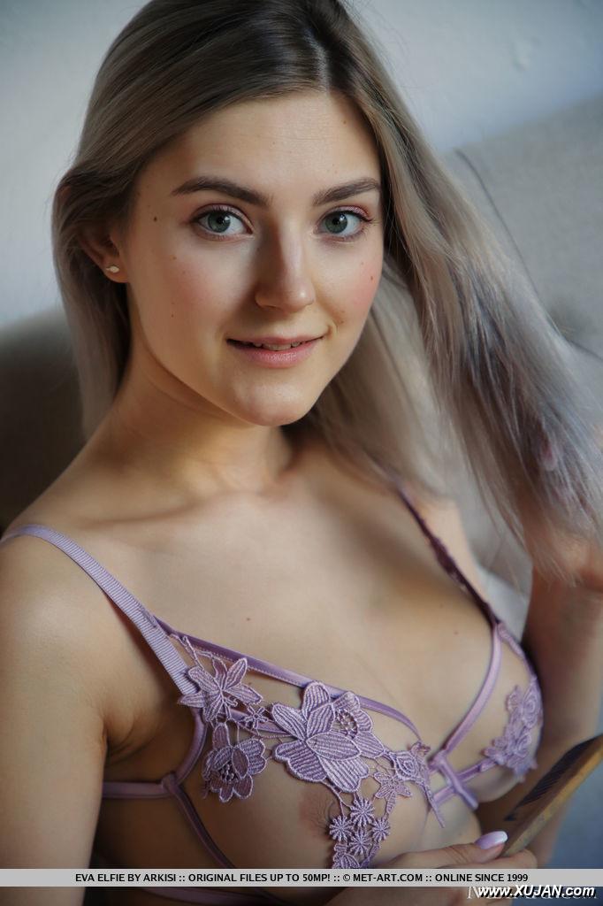 Young beauty Eva Elfie works her juicy ass while removing sensual lingerie - Photo #305689