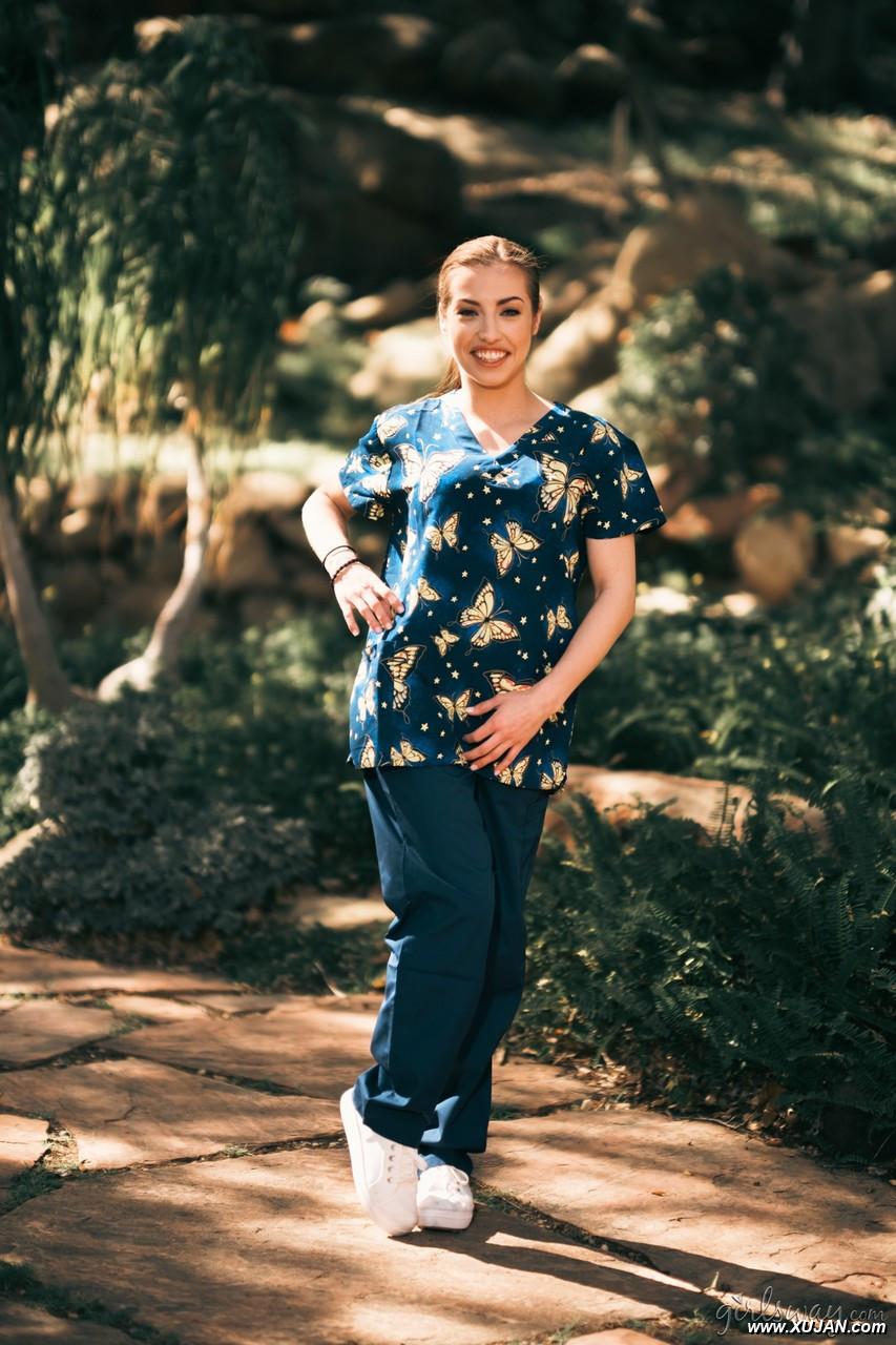 Pretty nurse Spencer Bradley shares a lesbian kiss with Liz Jordan - Photo #310076
