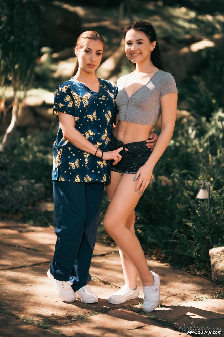 Pretty nurse Spencer Bradley shares a lesbian kiss with Liz Jordan - Photo #310080