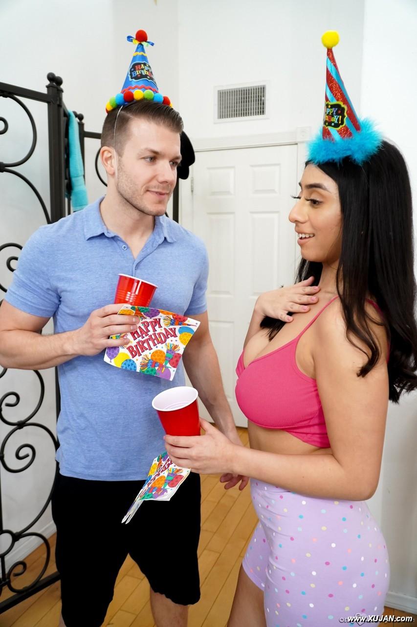 Curvy Latina teen Violet Myers blows a guy while at a birthday party - Photo #311035