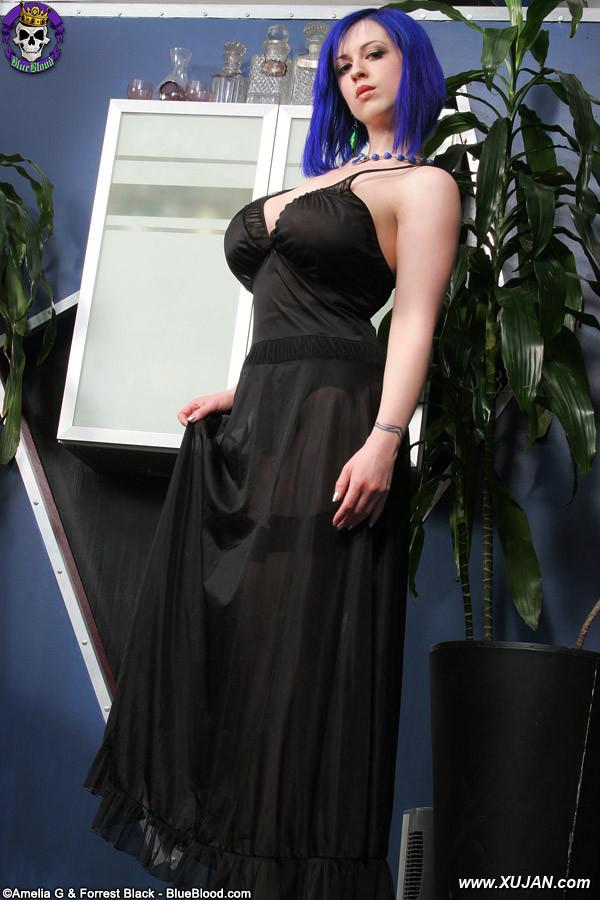 Goth girl Larkin Love cups her great tits while modeling solo - Photo #313103