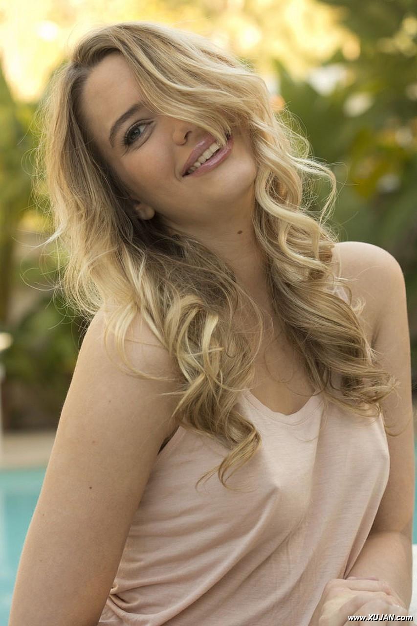 Beautiful teen Kenna James works clear of jean shorts before masturbating - Photo #316212