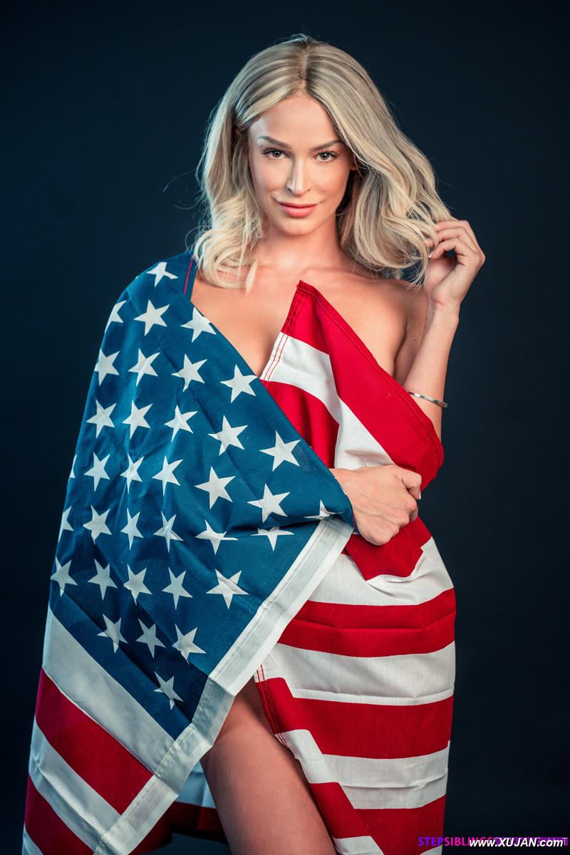 Hot blonde teen Emma Hix models by herself prior to seducing her man - Photo #328054