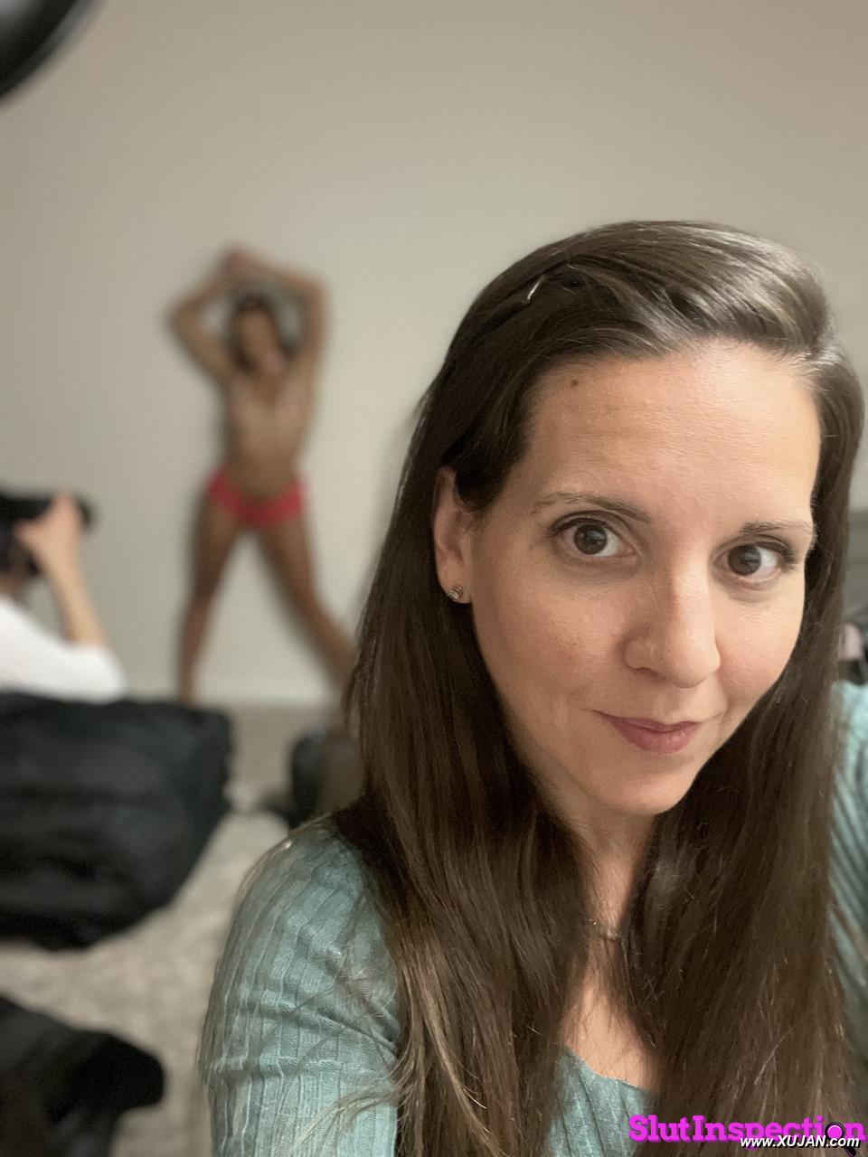 Gia Derza kisses a lesbian before having sex with an older guy - Photo #328511