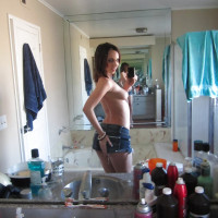 Hottie with a big ass Jada Stevens strips off bikini to show her body