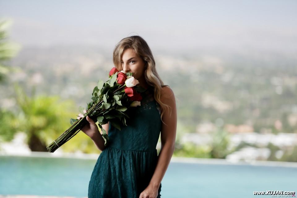 Teen bridesmaid Sydney Cole takes off her dress and pretties on driveway - Photo #334635