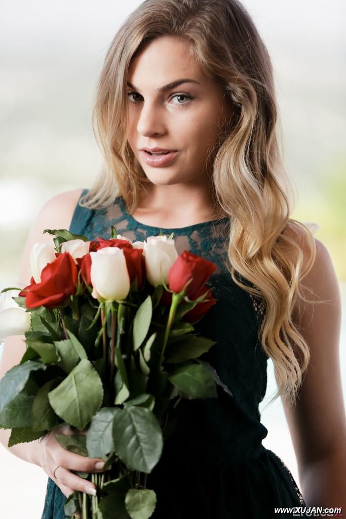 Teen bridesmaid Sydney Cole takes off her dress and pretties on driveway - Photo #334637