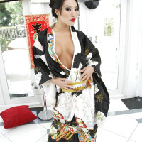 Asian minx Asa Akira taking off her kimono and exposing her inviting cunt