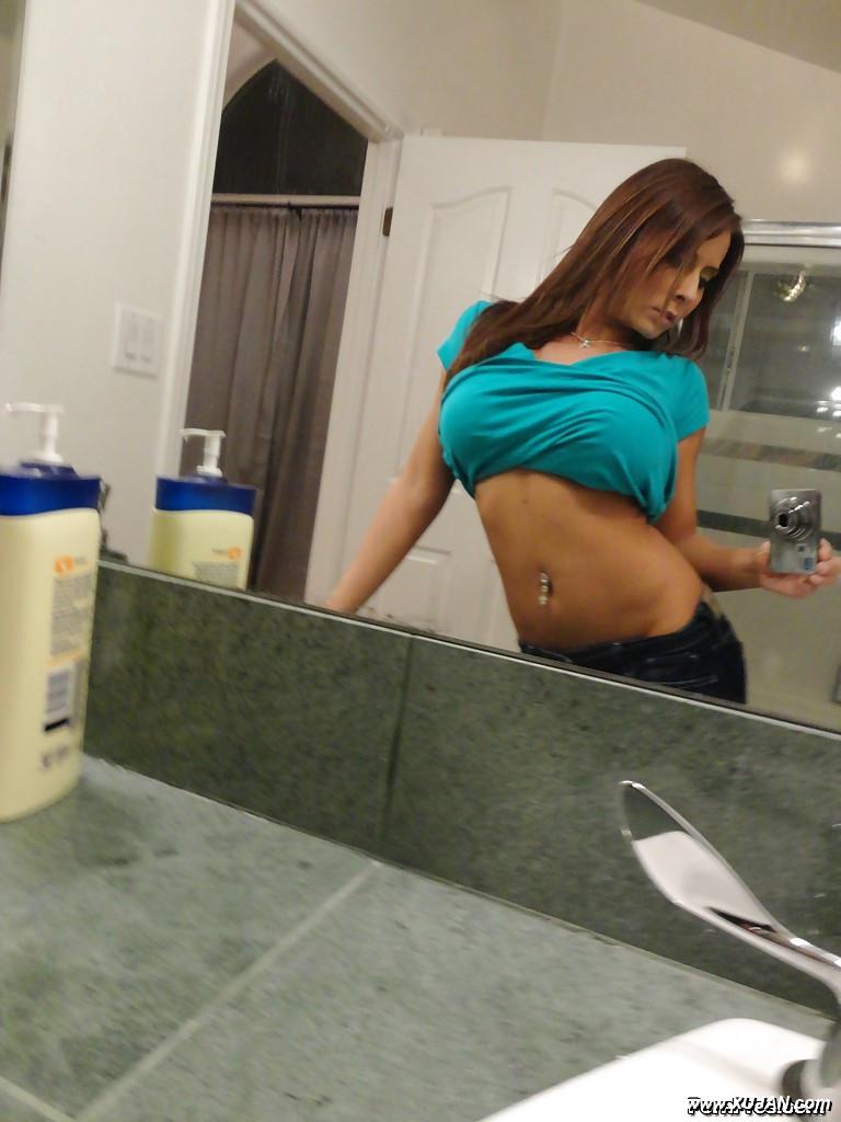 Amateur babe Madison Ivy exposing her curvy body and picturing herself - Photo #336128