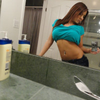 Amateur babe Madison Ivy exposing her curvy body and picturing herself