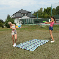 Slim teens Cindy Shine Kiara Cole share double dildo after a water fight