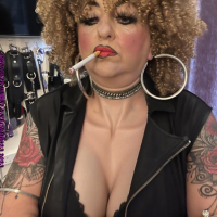 SHIRLEY CHAIN SMOKING MOMMY