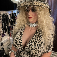 MOMMY SHIRLY in klir e petq