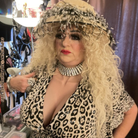 MOMMY SHIRLY in klir e petq