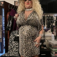MOMMY SHIRLY in klir e petq