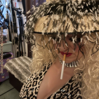 MOMMY SHIRLY in klir e petq