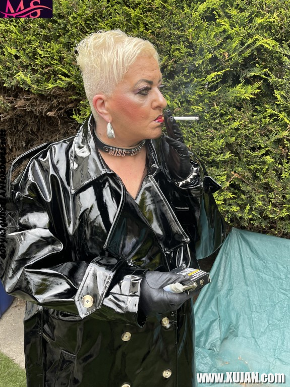 MISS SMOKE TEASING - Photo #367855