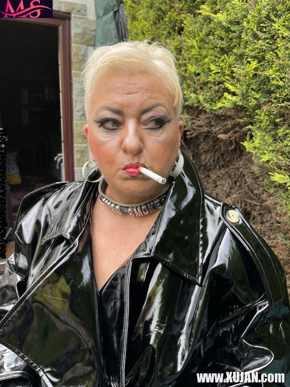 MISS SMOKE TEASING - Photo #367856