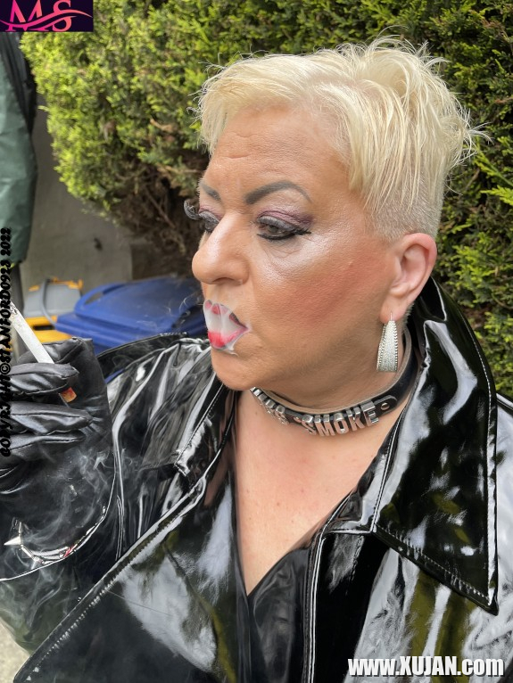 MISS SMOKE TEASING - Photo #367858