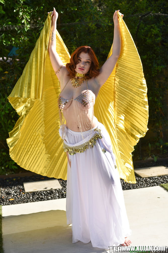 Annabel Redd Busty Babes Rule The World - Photo #391758