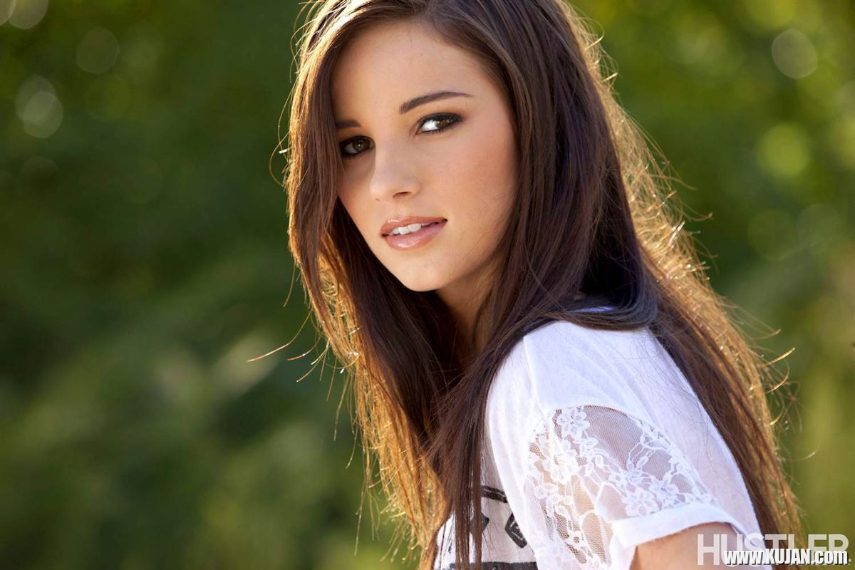 Madison Morgan strips off her trendy outfit outside - Photo #400675