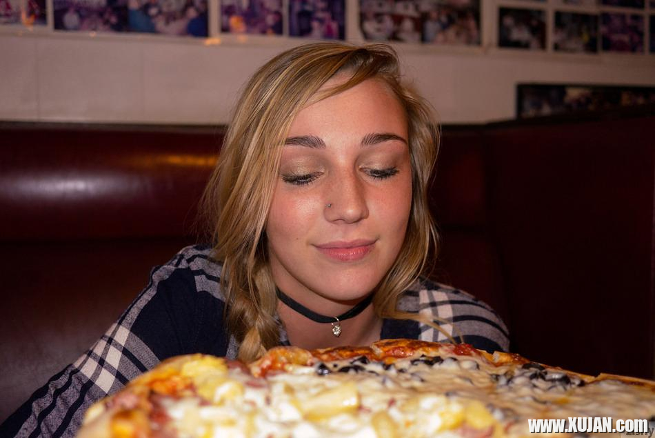 Blonde teen Kendra Sunderland has some fun around town - Photo #412954