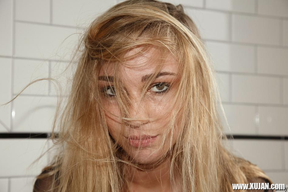 Beautiful blonde Kendra Sunderland wants to take a bath with you - Photo #412960