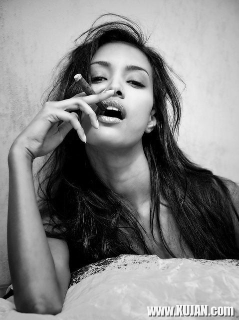 Emily Willis looks like Sonam Kapoor - Photo #419744